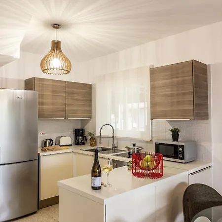 Larnaca Seaside Marina 43 וילה *