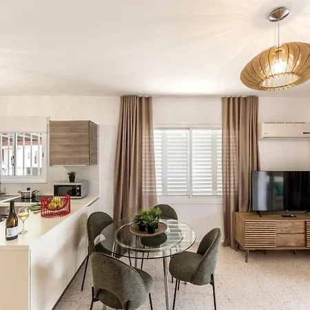 וילה Larnaca Seaside Marina 43 *