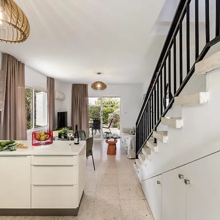 Larnaca Seaside Marina 43 פריווליה