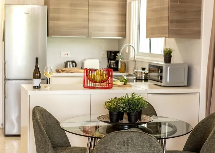 Larnaca Seaside Marina 43 페리볼리아