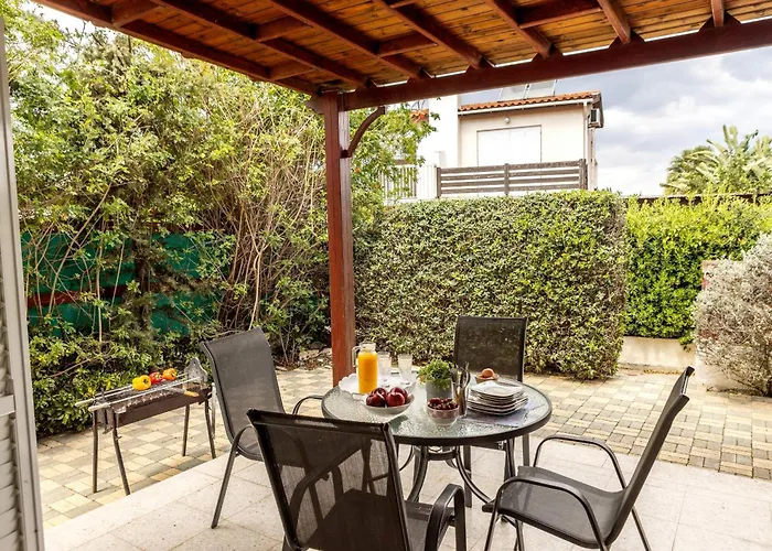 Larnaca Seaside Marina 43 * 페리볼리아